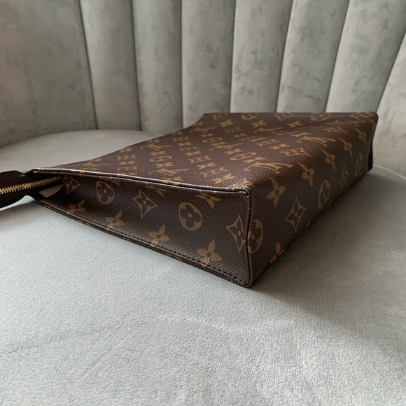 ❗️SOLD❗️🦄 Authentic LV toiletry pouch 26 - Picture 6 of 8